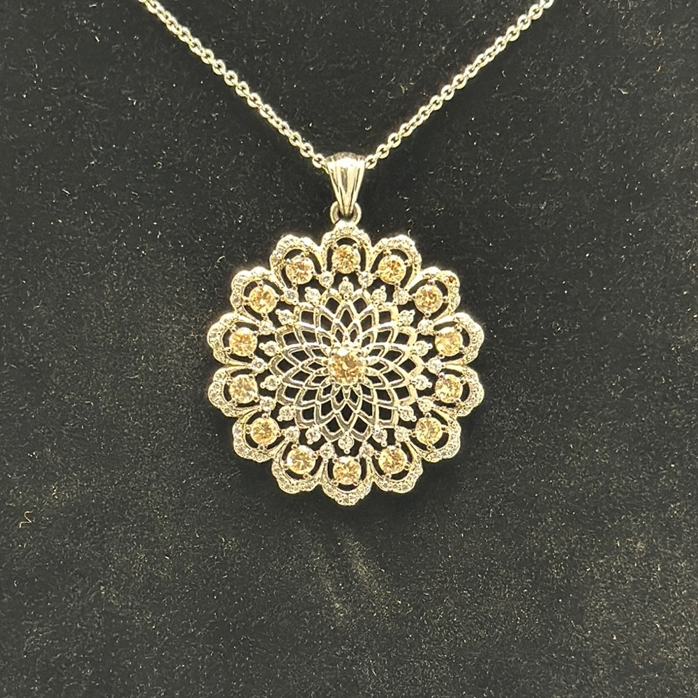 Elegant Gold Floral Pendant Necklace